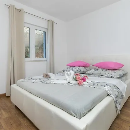 Lorenzo Apartman *