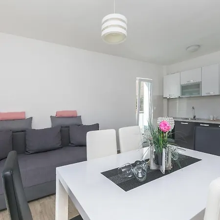 Apartman Lorenzo *
